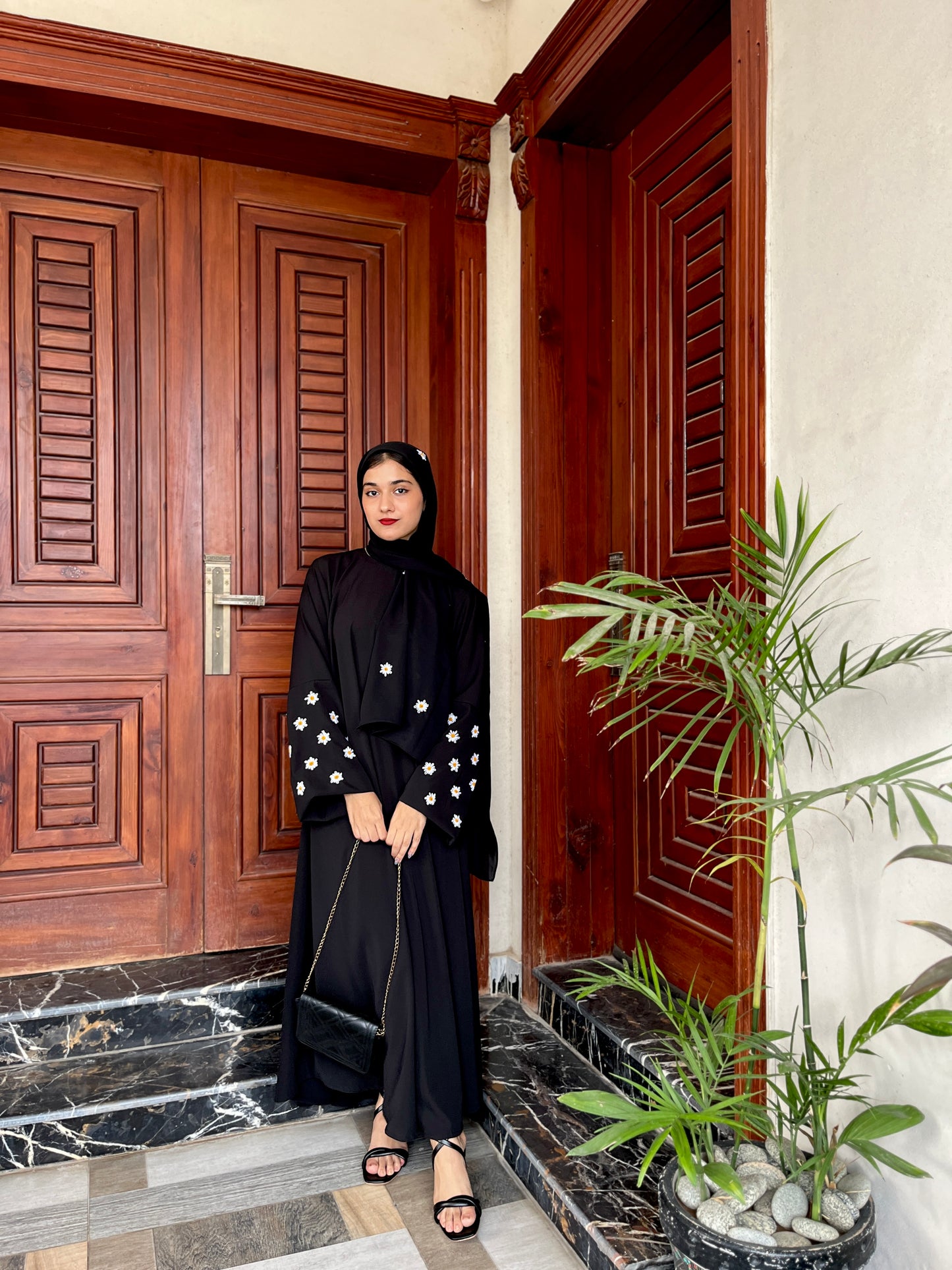 BLACK - DAISY EMBROIDERED ABAYA