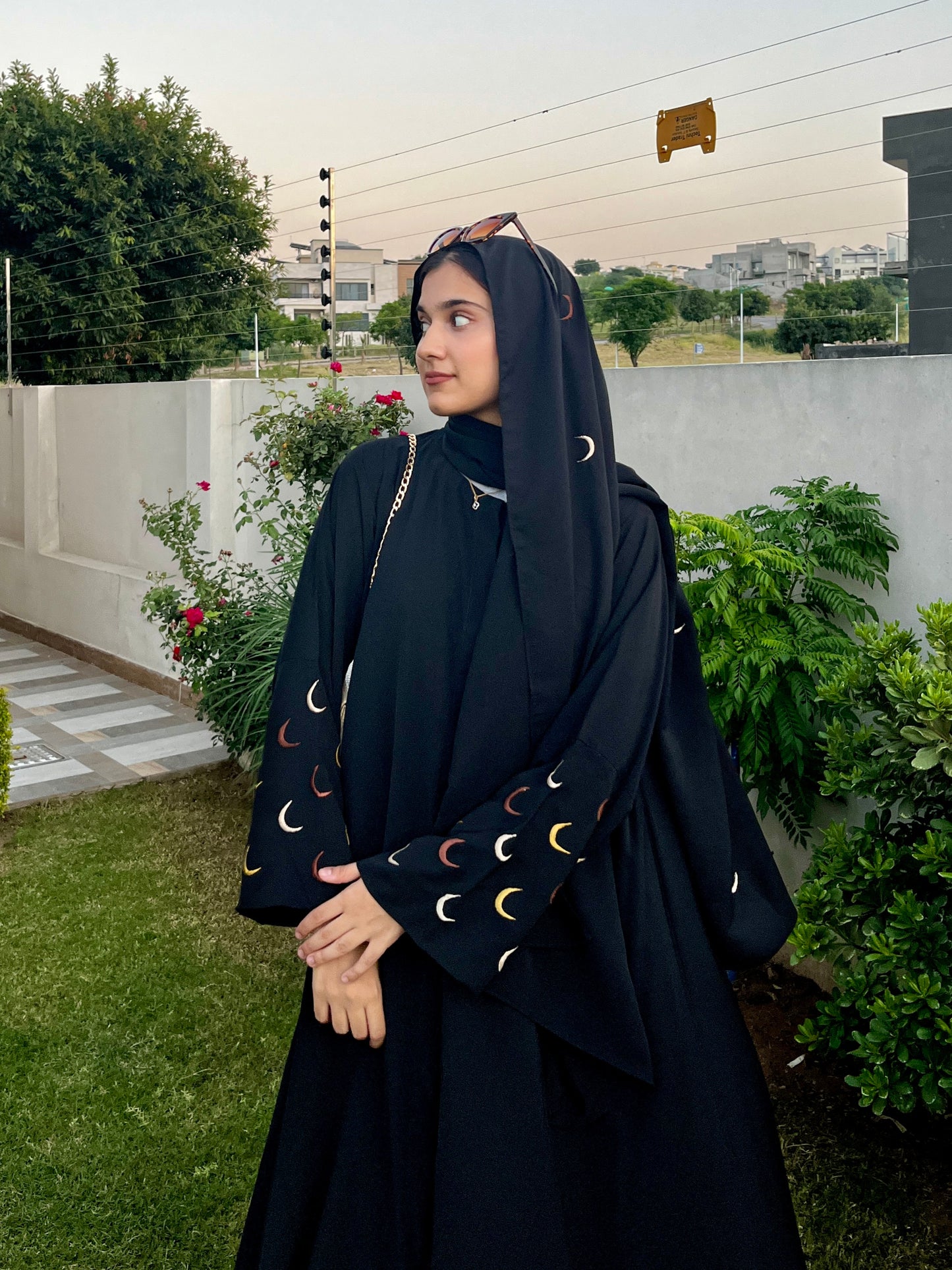 BLACK - MOON EMBROIDERED ABAYA SET