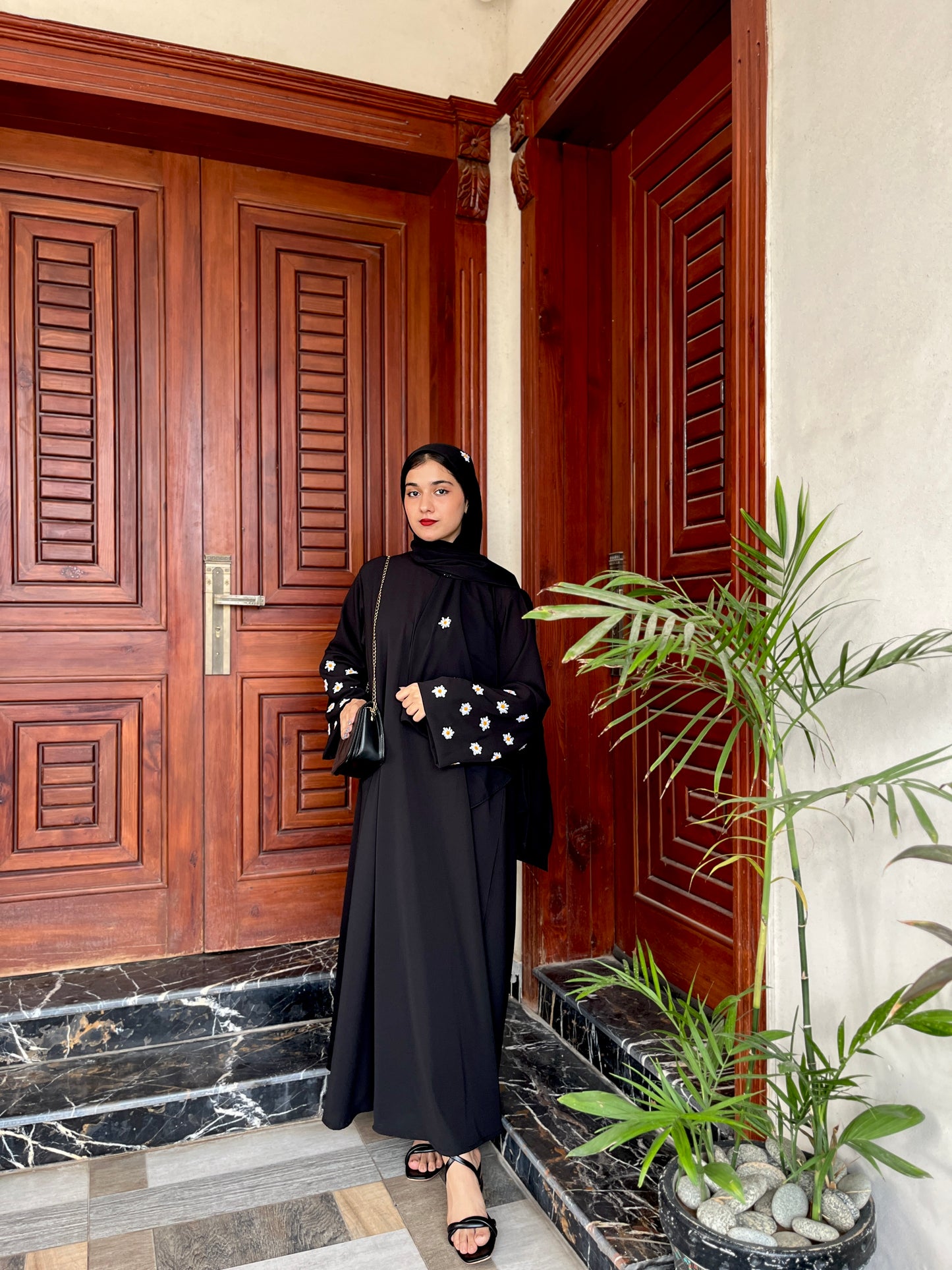 BLACK - DAISY EMBROIDERED ABAYA